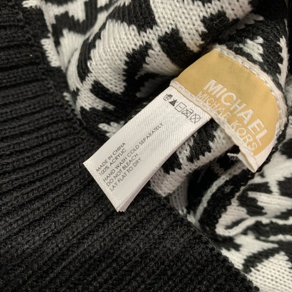 MICHAEL KORS SIGNATURE FOLD UP CUFF BEANIE BLACK & WHITE